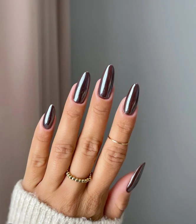 Espresso chrome nails with reflective dark brown metallic autumn manicure.