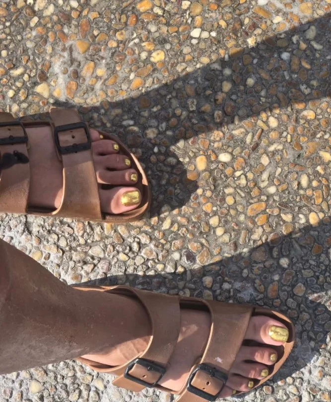 Metallic gold chrome fall toe nail designs with reflective luxury finish.