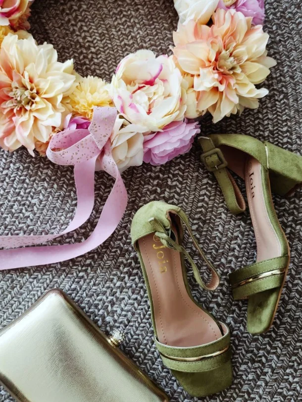 Olive green heels styled with a brown dress for a fall outfit