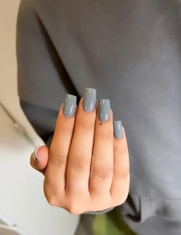 Soft gray nails with a lavender purple dress