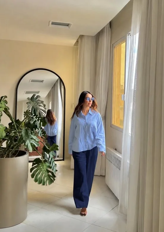 Blue button down shirt with dark-wash straight-leg jeans