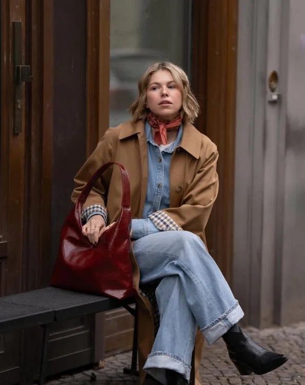 Cuffed jeans with Western-inspired boots and cardigan