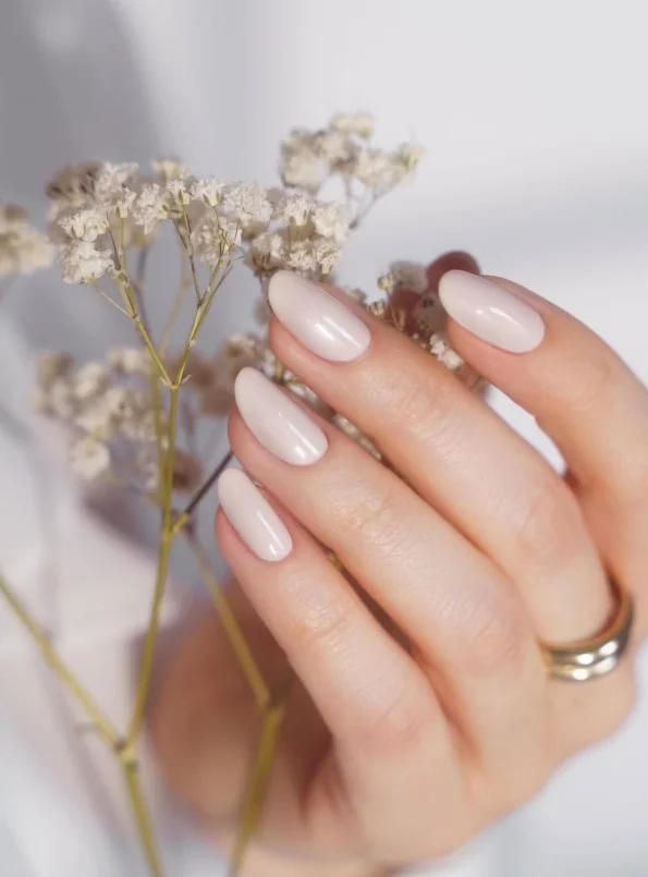 Soft greige manicure for a timeless minimalist nail look.