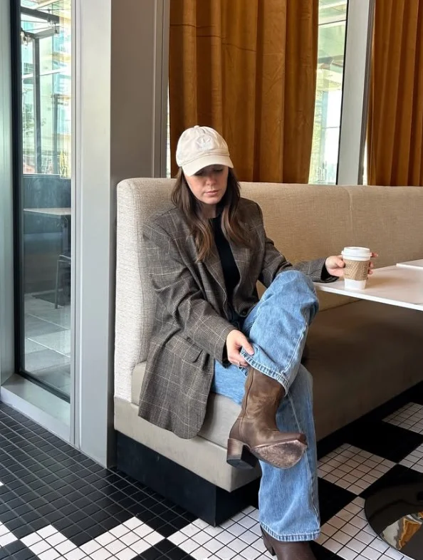 Vintage-wash jeans with Western boots