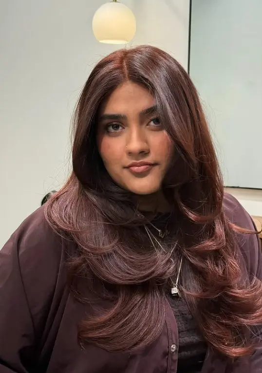 Auburn highlights with noticeable red-brown tones in brunette hair