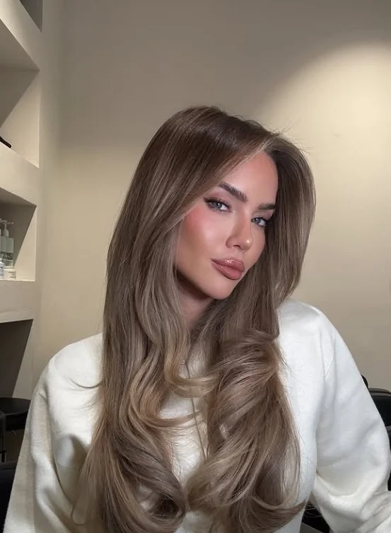 Beige blonde hair with dark roots for light olive skin, featuring neutral blonde lengths and a deeper root shadow.