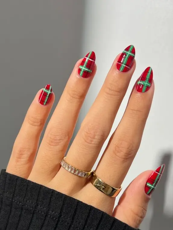 Short red and green Christmas plaid nails with fine gold lines in a traditional tartan pattern.